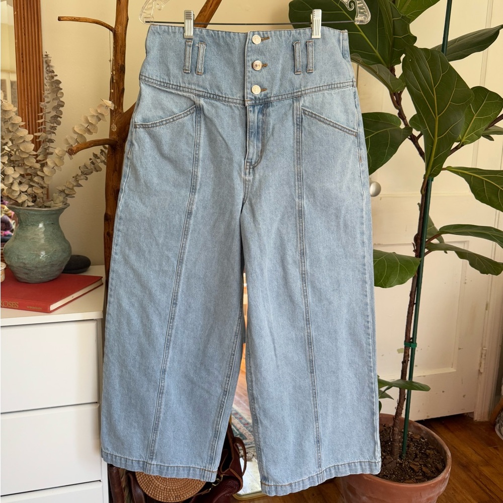 Forever 21 Wide Leg Ankle Crop Light Wash Jeans